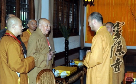 真如寺妙灵法师,传觉大和尚接待灵隐围棋队的法师