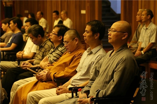 灵隐寺的耀宇法师和慧杰法师和来自其他寺院的1