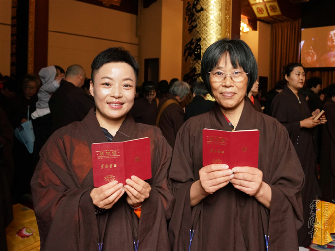 光泉大和尚详细为大家讲解什么是皈依,为什么要皈依,什么是佛法僧三宝