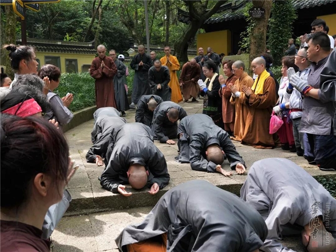 杭州灵隐寺方丈光泉大和尚领众朝礼观音道场普陀山