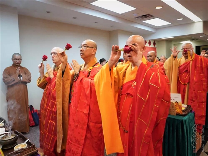 观音杨枝甘露,遍洒清净道场.