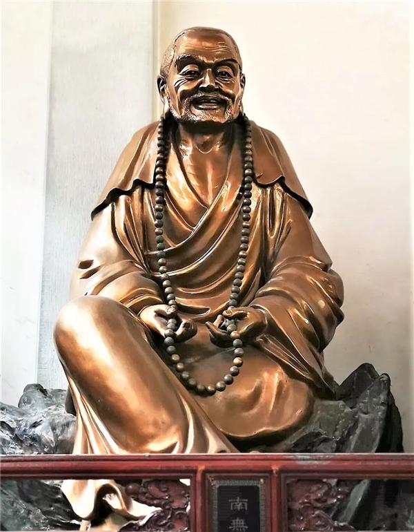 灵隐寺五百罗汉堂——施幢无垢尊者(008)