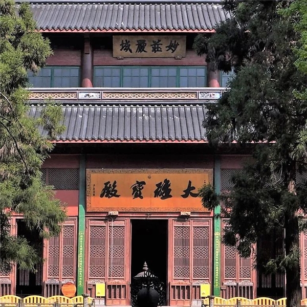 杭州灵隐寺大雄宝殿楹柱联——积无量千万诸善根 故名