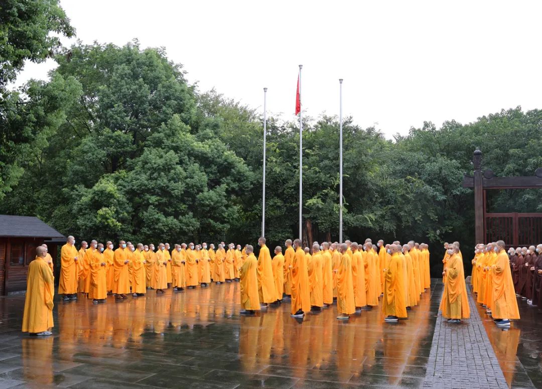 中国佛学院普陀山学院举行2021年秋季入学升旗仪式